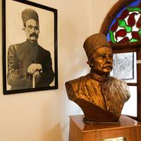 مجسمه ستارخان در خانه مشروطه 